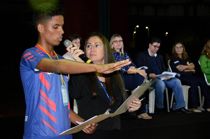 A abertura da Etapa Estadual dos Jogos Estudantis Paraenses (Jeps) 2018 teve um sabor especial para os 883 atletas, técnicos e dirigentes do esporte escolar que participaram da cerimônia na noite desta terça-feira, 19, no Estádio Jornalista Edgar Proença, o Mangueirão.
FOTO: FERNANDO NOBRE / ASCOM SEDUC
DATA: 19.06.2018
BELÉM - PARÁ <div class='credito_fotos'>Foto: FERNANDO NOBRE/ASCOM SEDUC | <a href='/midias/2018/originais/6082d09e-eeb7-4882-9784-e90cb986bacb.jpg' download><i class='fa-solid fa-download'></i> Download</a></div>