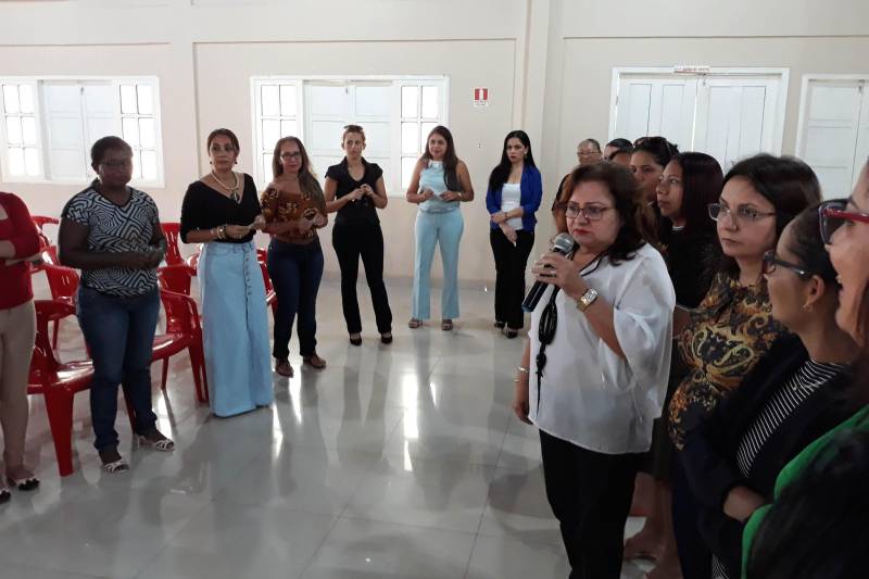 O Movimento pela valorização do Estatuto da Criança e do Adolescente (Mover) realizou nesta terça-feira, 8, o primeiro dia de discussão sobre o fortalecimento do sistema de garantia de direitos da criança e do adolescente, no centro de convenções de Altamira. Reunindo conselheiros tutelares, técnicos dos Centros de Referência Especializado de Assistência Social (Creas) e de Assistência Social (Cras), entre outros, o curso objetivou potencializar a política de atendimento.
FOTO: ASCOM PRO PAZ
DATA: 08.05.2018
ALTAMIRA - PARÁ <div class='credito_fotos'>Foto: ASCOM PRO PAZ | <a href='/midias/2018/originais/60888a3d-bb32-4a1f-bb7d-5f91b3f18252.jpg' download><i class='fa-solid fa-download'></i> Download</a></div>
