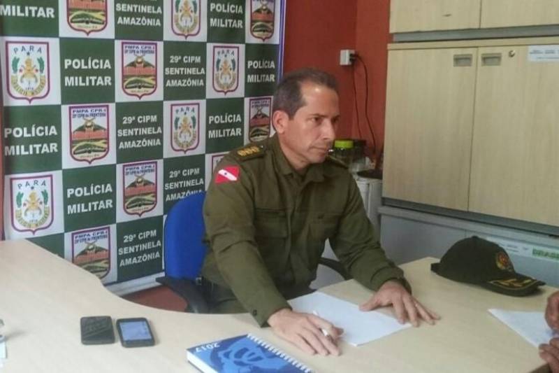 Óbidos é o primeiro município do Baixo Amazonas a receber o projeto "Comando Itinerante". Idealizado pelo Comando de Policiamento Regional I (CPR I), a iniciativa abrange 13 municípios da região. O objetivo, segundo a PM, é transferir por um período determinado a gestão administrativa do Comando, aproximando-o dos Batalhões e Companhias Independentes, sob sua jurisdição (foto), bem como da população. De acordo com o comandante do CPR 1, coronel Heldson Tomaso, uma parte do staff da PM do comando vai para os municípios, com o objetivo de verificar "in loco" toda a parte estrutural dos Batalhõe e Companhias, bem como fazer a fiscalização do efetivo, viaturas, combustível e outros pontos.
FOTO: SAMUEL ALVARENGA / AG PARÁ
DATA: 25.02.2018
ÓBIDOS - PARÁ <div class='credito_fotos'>Foto: SAMUEL ALVARENGA/AG.PARÁ | <a href='/midias/2018/originais/60ccba47-7bb9-46f3-8fa7-d5ce3f3bde2a.jpg' download><i class='fa-solid fa-download'></i> Download</a></div>