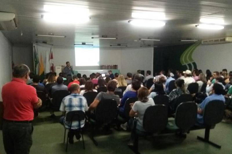 A Secretaria da Fazenda do Pará (Sefa) realizou, nesta quinta-feira (22), em Redenção, reunião de integração para apresentação da Nota Fiscal Avulsa Eletrônica (NFA-e), que está sendo emitida no Portal de Serviços da Sefa na internet. O evento reuniu cerca de 150 pessoas, na sede do Sindicato de Produtores Rurais de Redenção, entre empresários, contadores, produtores rurais e representantes de Prefeituras. O documento fiscal avulso facilita a comercialização de mercadorias pelos produtores rurais e pode ser acessado em computadores, tabletes e celulares com acesso a internet.
FOTO: ASCOM / SEFA
DATA: 22.02.2018
BELÉM - PARÁ <div class='credito_fotos'>Foto: Ascom Sefa | <a href='/midias/2018/originais/60cf0900-4f0e-4bc2-8afd-d392033800d9.jpg' download><i class='fa-solid fa-download'></i> Download</a></div>