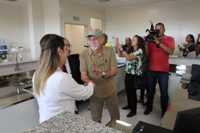O moderno Hospital Regional Público dos Caetés, no município de Capanema, já é uma realidade. A unidade vai beneficiar a região nordeste do Estado com a entrega da obra, que ocorrerá neste sábado (22), garantindo mais uma opção em atendimento obstetrício e de alta complexidade no Estado.

FOTOS: CRISTINO MARTINS-AG PARÁ
LOCAL: CAPANEMA-PA
DARA: 24.12.2018 <div class='credito_fotos'>Foto: Cristino Martins/Ag. Pará   |   <a href='/midias/2018/originais/60cf6c3f-d910-4780-a60b-b8bc8379e020.jpg' download><i class='fa-solid fa-download'></i> Download</a></div>
