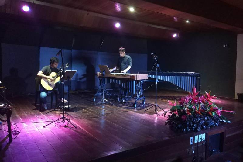 A Fundação Carlos Gomes realizou, na manhã desta segunda-feira, 12, o recital de boas vindas para os alunos do Projeto Música e Cidadania/Escrevendo a Nossa História.
FOTO: ASCOM FCG
DATA: 12.03.2018
BELÉM - PARÁ <div class='credito_fotos'>Foto: ASCOM FCG | <a href='/midias/2018/originais/60d23bb8-ae79-495d-bb12-09cad1a91f27.jpg' download><i class='fa-solid fa-download'></i> Download</a></div>