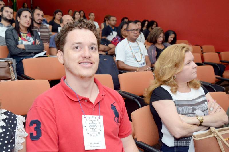 A elaboração de um currículo de Ensino Religioso para as escolas estaduais e municipais do Estado, em sintonia com a Base Nacional Comum Curricular (BNCC), começou a ser discutida nesta quinta-feira (15), em Belém, por educadores de instituições federais, estaduais e municipais de ensino, e por estudantes do Pará, Amazonas, Amapá, Acre, São Paulo e Minas Gerais, durante o IV Encontro de Professores de Ensino Religioso do Pará, na Universidade Federal do Pará (UFPA).Ao final do evento, nesta sexta-feira (16), a proposta de currículo será encaminhada à Secretaria de Estado de Educação (Seduc) objetivando inclusão ao projeto de currículo estadual do Ensino Fundamental, conforme cronograma de implantação da BNCC, ao final de 2019. na foto, o pesquisador Matheus Oliva Costa.

FOTO: ELISEU DIAS / ASCOM SEDUC
DATA: 16.02.2018
BELÉM - PARÁ <div class='credito_fotos'>Foto: Eliseu Dias / Ascom Seduc   |   <a href='/midias/2018/originais/612d41f4-9455-4cf1-b2e3-4843d563de8e.jpg' download><i class='fa-solid fa-download'></i> Download</a></div>