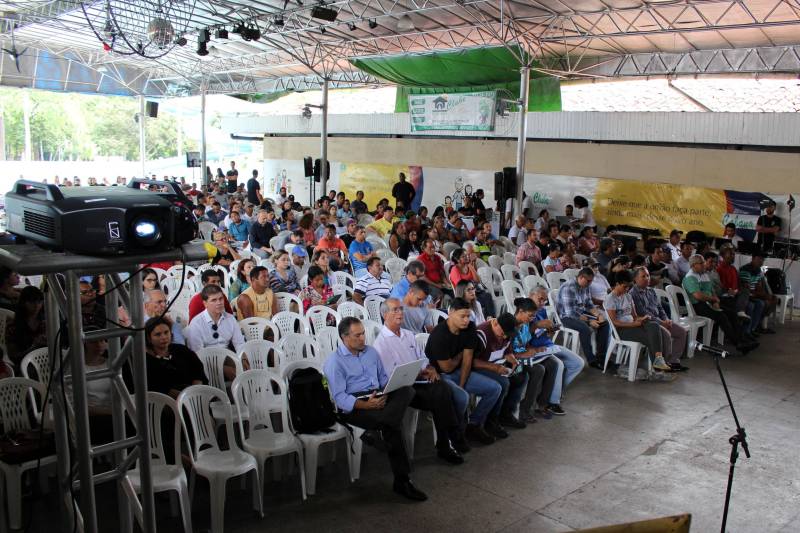 A audiência pública destinada ao debate sobre a solicitação de Licença Prévia para a Usina Termelétrica (UTE) Novo Tempo, realizada em Vila dos Cabanos, nesta terça-feira (24), no município de Barcarena, reuniu representantes sindicais, comunitários, autoridades e a população em geral.
FOTO: ASCOM SEMAS
DATA: 25.04.2018
BARCARENA - PARÁ <div class='credito_fotos'>Foto: ASCOM SEMAS | <a href='/midias/2018/originais/614d6548-501b-46d2-89c3-d447ddb2ffde.jpg' download><i class='fa-solid fa-download'></i> Download</a></div>