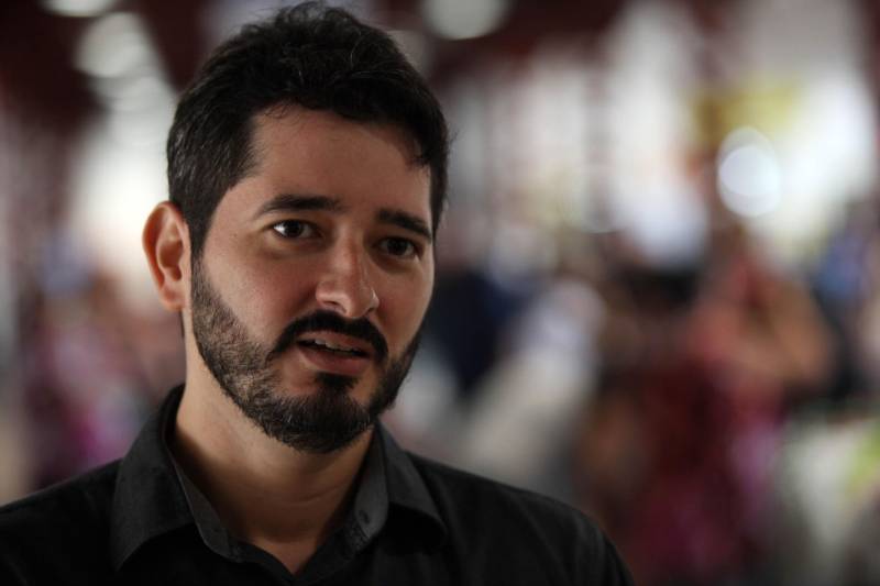 Quem utiliza o Terminal Hidroviário do Porto de Belém “Luiz Rebelo Neto”, seja para chegar ou sair da capital paraense por meio dos rios, há quatro anos sente uma grande diferença ao comparar o local com os demais portos existentes na cidade. Na foto, Rafael Monteiro, gerente do terminal.
FOTO: SIDNEY OLIVEIRA / AG. PARÁ
DATA: 23.05.2018
BELÉM - PARÁ <div class='credito_fotos'>Foto: Sidney Oliveira/Ag. Pará | <a href='/midias/2018/originais/616a5d28-9c3d-450b-a21d-85fef1ac8fd8.jpg' download><i class='fa-solid fa-download'></i> Download</a></div>