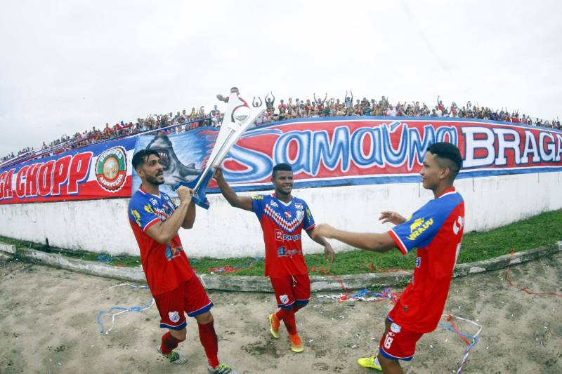 O Bragantino conquistou o terceiro lugar do Campeonato Paraense 2018 na tarde este sábado, 7. O Tubarão do Caeté recebeu o São Raimundo no Estádio Diogão e levou pelo placar de 1 x 0.
FOTO: THIAGO GOMES / AG. PARÁ
DATA: 07.04.2018
BRAGANÇA - PARÁ <div class='credito_fotos'>Foto: Thiago Gomes /Ag. Pará | <a href='/midias/2018/originais/6199d352-46c6-40d0-bc08-d1fa237f81cf.jpg' download><i class='fa-solid fa-download'></i> Download</a></div>