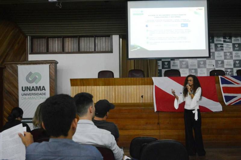 A secretária de Estado de Municípios Sustentáveis, Izabela Jatene (foto), falou sobre os desafios da sustentabilidade na Amazônia durante o evento Amazon Summer School, promovido pelo programa Chevening - que oferece bolsas de estudos de mestrado financiadas pelo Reino Unido e pelas Universidades da Amazônia (Unama) e Federal do Pará (UFPA).
FOTO: RAYANNE BULHÕES / ASCOM UNAMA
DATA: 26.02.2018
BELÉM - PARÁ <div class='credito_fotos'>Foto: RAYANNE BULHÕES / ASCOM UNAMA | <a href='/midias/2018/originais/61c3a2df-36b5-44bf-8df5-b7b7f4ebbd31.jpg' download><i class='fa-solid fa-download'></i> Download</a></div>
