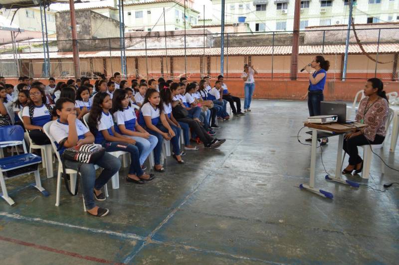 Contribuir para a conscientização sobre o uso sustentável dos recursos hídricos foi o objetivo da Secretaria de Estado de Meio Ambiente e Sustentabilidade (Semas) ao promover nesta quinta-feira uma palestra a alunos do 6º e 7º ano, da Escola Estadual de Ensino Fundamental e Médio Justo Chermont, em Belém, em comemoração ao Dia Mundial da Água - 22 de Março.
FOTO: ASCOM SEMAS
DATA:22.03.2018
BELÉM - PARÁ <div class='credito_fotos'>Foto: ASCOM SEMAS | <a href='/midias/2018/originais/62203fb0-c10c-4150-ac27-655a866599dd.jpg' download><i class='fa-solid fa-download'></i> Download</a></div>