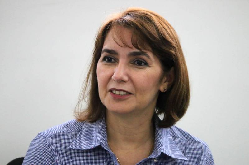 A primeira dama Ana Jatene (foto), que vem acompanhando cada etapa do projeto em conjunto com o governador Simão Jatene, desde sua idealização, disse que a reunião foi muito importante, pois o Governo está entregando uma obra que pertence às pessoas com deficiência.
FOTO: THALITA GARCIA / ASCOM INDSH
DATA: 21.03.2018
BELÉM - PARÁ <div class='credito_fotos'>Foto: THALITA GARCIA / ASCOM INDSH | <a href='/midias/2018/originais/6221b022-9d58-47fc-a90c-20e8edae3c33.jpg' download><i class='fa-solid fa-download'></i> Download</a></div>