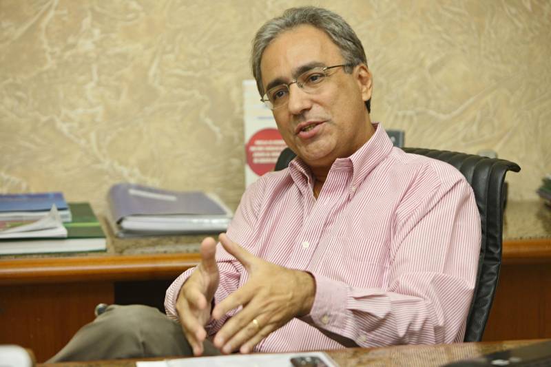 O Governo do Estado inaugura, nesta quarta-feira (7), no Parque de Ciência e Tecnologia Guamá (PCT Guamá), em Belém, um ambiente voltado ao estímulo do ecossistema de inovação. Trata-se do Espaço Empreendedor, que servirá de apoio à instalação de empresas e startups. A inauguração terá a presença do governador Simão Jatene, entre outras autoridades. Segundo o titular da Sectet, Alex Fiúza de Mello (foto). “O Espaço Empreendedor é destinado a gerar uma economia do conhecimento no Pará, em apoio à verticalização de cadeias produtivas estratégicas”.
FOTO: CLÁUDIO SANTOS / ARQUIVO AG. PARÁ
DATA: 17.05.2011
BELÉM-PARÁ
<div class='credito_fotos'>Foto: Cláudio Santos/ Ag. Pará | <a href='/midias/2018/originais/623e9b06-6b92-474e-b7ba-0d45c48d0cc7.jpg' download><i class='fa-solid fa-download'></i> Download</a></div>