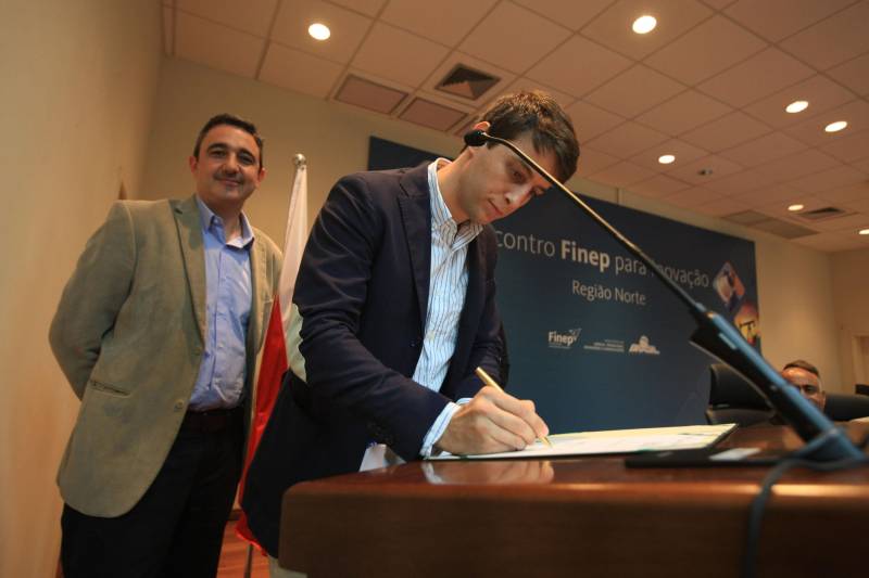 A maior financiadora de estudos e projetos da América Latina, a Financiadora de Estudos e Projetos (FINEP), abriu um escritório em Belém focado no desenvolvimento da pesquisa e inovação na região Norte. A FINEP é uma empresa pública brasileira de fomento à ciência, tecnologia e inovação em empresas, universidades, institutos tecnológicos e outras instituições públicas ou privadas, sediada no Rio de Janeiro.  A empresa é vinculada ao Ministério da Ciência e Tecnologia e Inovação. A inauguração (foto) ocorreu durante a abertura de “Encontro Finep para Inovação”. A abertura contou com a presença do Governador em Exercício Zequinha Marinho, do secretário de Estado de Ciência, Ciência, Tecnologia e Educação Técnica e Tecnológica, Alex Fiuza de Melo e contou com a participação de autoridades do Ministério da Ciência, Tecnologia, Inovações e Comunicações (Mctic), da Finep, do Governo do Estado do Pará, além de representantes de instituições locais.

FOTO RODOLFO OLIVEIRA / AG. PARÁ
DATA: 19.12.2018
BELÉM - PARÁ
 <div class='credito_fotos'>Foto: Rodolfo Oliveira/Ag. Pará   |   <a href='/midias/2018/originais/626e7666-df1d-4618-a65b-be08aa0356da.jpg' download><i class='fa-solid fa-download'></i> Download</a></div>