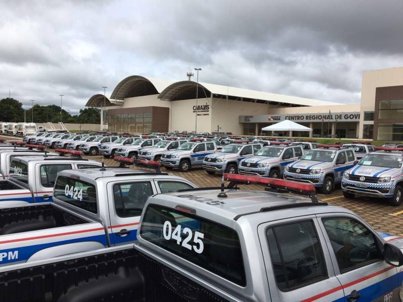 Assinatura de convênios, inaugurações e entregas de veículos integram a agenda de trabalho do governador Simão Jatene nesta sexta-feira (6), nos municípios de Rio Maria (foto) e Marabá, no sudeste paraense. A programação iniciou às 9h, no Parque de Exposições Valeu Boi, em Rio Maria, onde o governador atenderá demandas de nove municípios atingidos pelas enchentes.
FOTO: LIDIANE SOUZA / SECOM
DATA: 06.04.2018
RIO MARIA - PARÁ <div class='credito_fotos'>Foto: LIDIANE SOUZA / SECOM | <a href='/midias/2018/originais/628acad1-fce8-4f21-ba1c-18c9e7f43f70.jpg' download><i class='fa-solid fa-download'></i> Download</a></div>