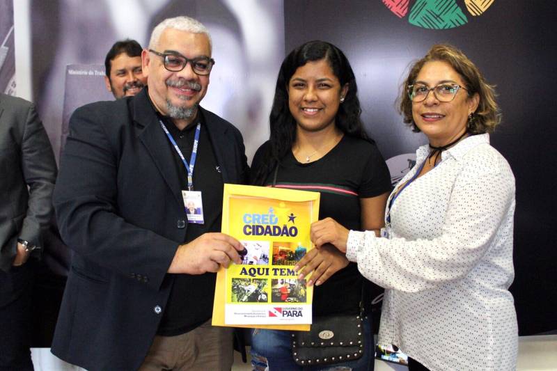 Investir no trabalho e na geração de emprego e renda para egressos do sistema penitenciário é possível, graças à parceria entre a Superintendência do Sistema Penitenciário do Estado (Susipe) e o CredCidadão, programa de financiamento de microcrédito do Governo do Pará voltado para pequenos empreendedores. Na última quarta-feira (21), o programa beneficiou mais 15 egressos, entregando o cheque que simboliza a liberação das cartas de crédito, que totalizam R$ 38.400,00, em solenidade realizada na Escola de Administração Penitenciária (EAP), da Susipe, em Belém. Na foto, o diretor de Reinserção Social da Susipe, Ivaldo Capeloni.

FOTO: ASCOM SUSIPE
DATA: 22.11.2018
BELÉM-PARÁ <div class='credito_fotos'>Foto: ASCOM SUSIPE   |   <a href='/midias/2018/originais/62a027ef-35ac-4499-8efb-63549e2b627a.jpg' download><i class='fa-solid fa-download'></i> Download</a></div>