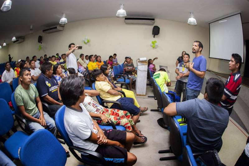Reunião do Grupo de trabalho (GT) de educação, projeto Kuarika Naruki, para capacitação e acolhimento de povos Warao no Estado. O encontro foi realizado na tarde desta segunda-feira, 11, no auditório da Ueafto, CCBS/UEPA, em Belém.

FOTO: NAILANA THIELY / ASCOM UEPA
DATA: 11.06.2018
BELÉM - PARÁ <div class='credito_fotos'>Foto: Nailana Thiely / Ascom Uepa   |   <a href='/midias/2018/originais/62c9170e-3293-4a21-a1bf-eb731c1dbe58.jpg' download><i class='fa-solid fa-download'></i> Download</a></div>