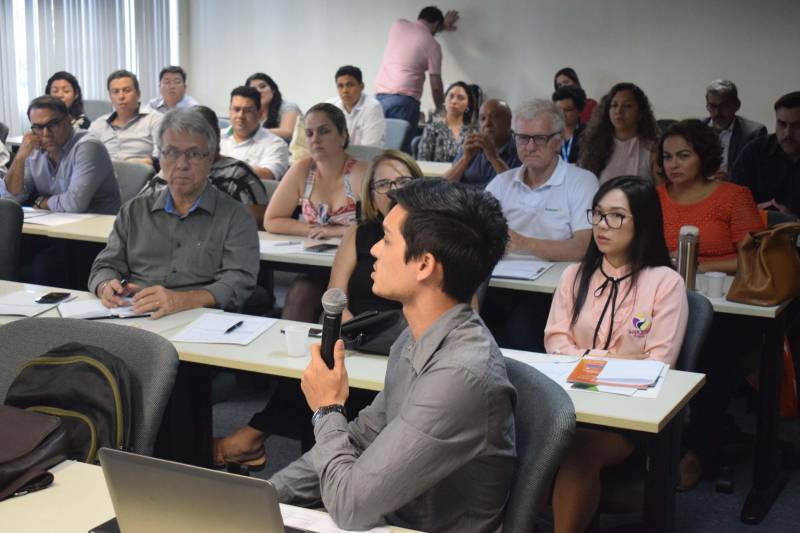 Na segunda-feira (18), representantes da Federação das Indústrias do Pará (Fiepa) e do Centro Internacional de Negócios (CIN), ligado à Fiepa, e da Companhia de Desenvolvimento Econômico do Pará (Codec) estiveram reunidos com mais de 40 empresários paraenses para o evento de apresentação da missão empresarial Pará - Taiwan 2018, iniciativa do Conselho para o Desenvolvimento do Comércio Exterior de Taiwan (Taitra) que tem o objetivo de levar empresas paraenses a Taiwan para conhecer de perto as oportunidades de negócios da região. Com uma das economias mais dinâmicas do mundo, Taiwan é destaque na produção de máquinas e equipamentos e ocupa o 5° lugar mundial nas exportações deste segmento. No Pará, um termo de cooperação assinado em 2017 com a organização de Taiwan apontou o início de relações comerciais mais próximas com a região asiática a partir da promoção de ações prospectivas como esta, que permite aumentar fluxos de importação e exportação com o Brasil e possibilita a diversificação de mercados.

FOTO: IGOR NASCIMENTO / ASCOM CODEC
DATA: 19.06.2018
BELÉM - PARÁ <div class='credito_fotos'>Foto: IGOR NASCIMENTO / ASCOM CODEC   |   <a href='/midias/2018/originais/62d7e2c0-af7c-43d6-b721-d97092d7c6c5.jpg' download><i class='fa-solid fa-download'></i> Download</a></div>