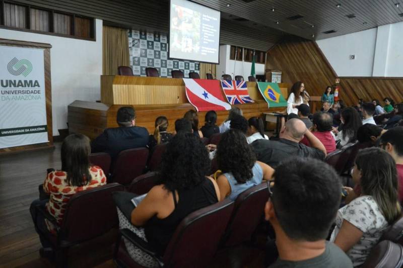 A secretária de Estado de Municípios Sustentáveis, Izabela Jatene (foto), falou sobre os desafios da sustentabilidade na Amazônia durante o evento Amazon Summer School, promovido pelo programa Chevening - que oferece bolsas de estudos de mestrado financiadas pelo Reino Unido e pelas Universidades da Amazônia (Unama) e Federal do Pará (UFPA).
FOTO: RAYANNE BULHÕES / ASCOM UNAMA
DATA: 26.02.2018
BELÉM - PARÁ <div class='credito_fotos'>Foto: RAYANNE BULHÕES / ASCOM UNAMA | <a href='/midias/2018/originais/62ddfd77-3126-4f2e-9082-57b41feb4b84.jpg' download><i class='fa-solid fa-download'></i> Download</a></div>