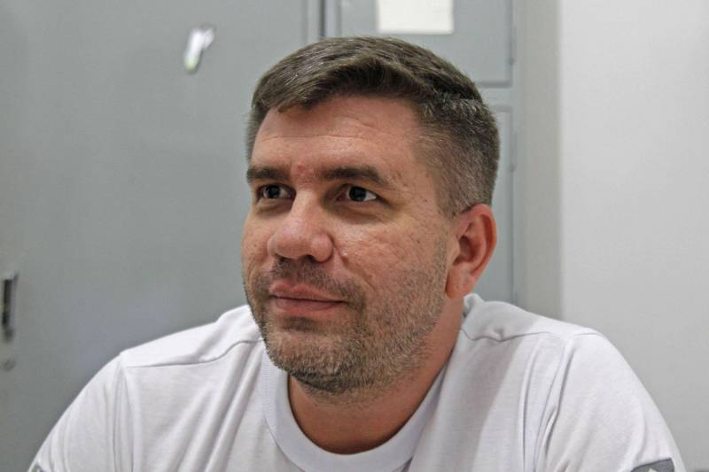 A Superintendência do Sistema Penitenciário do Estado (Susipe) adquiriu novos equipamentos para reforçar a segurança nas 46 unidades prisionais do Estado. Foram investidos cerca de R$ 10 milhões do total de recursos destinados ao Pará pelo Fundo Penitenciário Nacional (Funpen), em 2017 - o montante foi de mais de R$ 44 milhões de reais. O recurso foi utilizado na compra de rádios comunicadores, raquetes, algemas, banquetas e equipamentos de raio x, furgão-cela, caminhão-cela, contratação de serviço de bloqueio de celular e equipamentos de tecnologia da informação, além de armamento que será utilizado pelos novos agentes prisionais concursados. Na foto, Geraldo Gomes, diretor em exercício do Presídio Estadual Metropolitano II (PEM II).
FOTO: AKIRA ONUMA / ASCOM SUSIPE
DATA: 09.03.2018
BELÉM - PÁRA <div class='credito_fotos'>Foto: Akira Onuma / Ascom Susipe | <a href='/midias/2018/originais/63014014-0e8c-46df-8105-91a57f9fb874.jpg' download><i class='fa-solid fa-download'></i> Download</a></div>