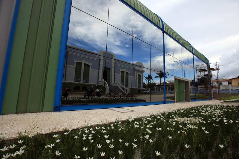 A inauguração do Liceu de Música de Bragança, neste dia 15, pode ser entendida como acontecimento de rotina de governo, mas a entrega das instalações, que ocupam um prédio da primeira metade do século passado, e um teatro contemporâneo, tem um significado para além dos acontecimentos de agenda da administração pública.

FOTO: MÁCIO FERREIRA / AG. PARÁ
DATA: 14.12.2018
BRAGANÇA - PARÁ <div class='credito_fotos'>Foto: MÁCIO FERREIRA/ AG. PARÁ   |   <a href='/midias/2018/originais/631d42c9-e132-4bd6-ac59-f09d59529f21.jpg' download><i class='fa-solid fa-download'></i> Download</a></div>