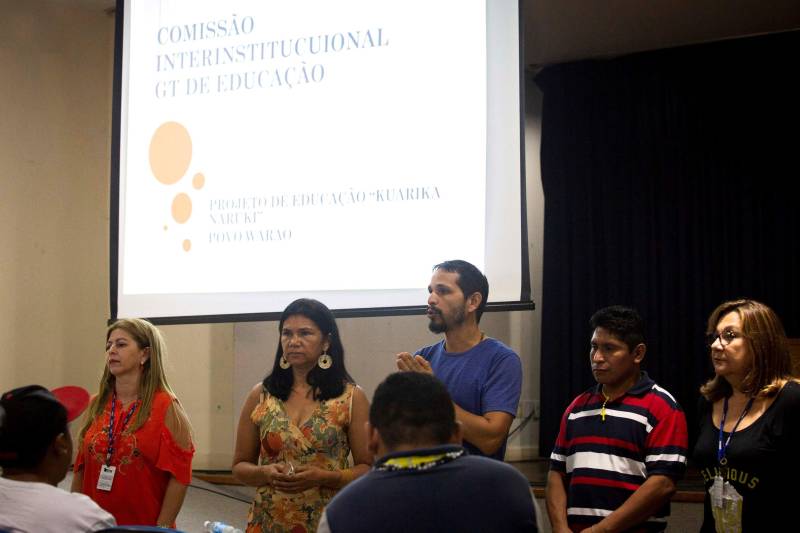 Reunião do Grupo de trabalho (GT) de educação, projeto Kuarika Naruki, para capacitação e acolhimento de povos Warao no Estado. O encontro foi realizado na tarde desta segunda-feira, 11, no auditório da Ueafto, CCBS/UEPA, em Belém.

FOTO: NAILANA THIELY / ASCOM UEPA
DATA: 11.06.2018
BELÉM - PARÁ <div class='credito_fotos'>Foto: Nailana Thiely / Ascom Uepa   |   <a href='/midias/2018/originais/632722d3-c336-4d82-8faf-7975f4a87a00.jpg' download><i class='fa-solid fa-download'></i> Download</a></div>