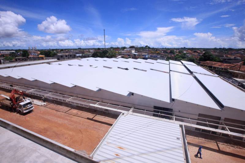 Construção do novo hospital Doutor Abelardo Santos, empreendimento do Governo do Estado sob a coordenação da Secretaria de Estado de Desenvolvimento Urbano e Obras Públicas (Sedop). A obra avançou e está com 70% de serviços executados, sendo que 500 homens trabalham distribuídos em turnos de segunda a sábado, de 7h às 22 horas.
FOTO: RODOLFO OLIVEIRA / AG. PARÁ
DATA: 11.04.2018
BELÉM - PARÁ <div class='credito_fotos'>Foto: Rodolfo Oliveira/Ag. Pará | <a href='/midias/2018/originais/63696cdc-943a-4090-ad5b-6846c121f12d.jpg' download><i class='fa-solid fa-download'></i> Download</a></div>