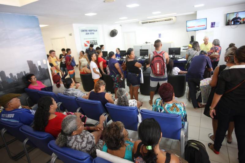 Com assistência de média e alta complexidade aos usuários do Sistema Único de Saúde (SUS), o Hospital Jean Bitar (HJB) comemora  95% de satisfação dos usuários, que certificam a qualidade no atendimento. Nos útimos dois anos, o HJB realizou mais de 739.200 atendimentos nas áreas médicas de endoscopia digestiva alta e colonoscopia, cirurgia gastrointestinal e algumas especialidades clínicas, como endocrinologia, reumatologia, geriatria e pneumologia, nas quais o hospital é referência no Estado. O paciente Francisco Ferreira, de 41 anos, de Benfica, que faz tratamento com dermatologista no HJB,  evidencia esses dados sobre a satisfação do usuário. "O atendimento médico aqui é excelente, de primeira mesmo! Se me perguntarem a nota que dou, é 10, com certeza. Já andei em vários hospitais, mas esse aqui é especial."

FOTO: CARLOS SODRÉ / AG. PARÁ
DATA: 08.11.2018
BELÉM - PARÁ <div class='credito_fotos'>Foto: CARLOS SODRÉ / AG. PARÁ    |   <a href='/midias/2018/originais/63772212-e170-4f6b-98d8-7f5d9e309b87.jpg' download><i class='fa-solid fa-download'></i> Download</a></div>