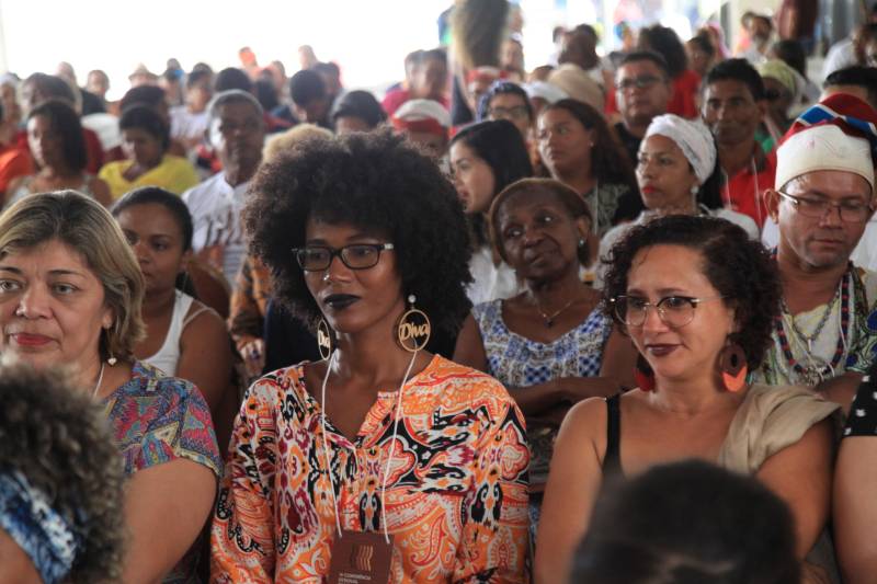 Com debates sobre representatividade, violência e racismo contra populações de matriz africana, quilombolas e indígenas, a IV Conferência Estadual de Promoção da Igualdade Racial foi aberta nesta terça-feira, 27, no Hotel Gold Mar, em Belém.
FOTO: WAGNER ALMEIDA / ASCOM SEJUDH
DATA: 27.03.2018
BELÉM - PARÁ
<div class='credito_fotos'>Foto: Wagner Almeida/ Ascom Sejudh | <a href='/midias/2018/originais/6384e2ed-1842-415d-bf8c-8fdc089474b2.jpg' download><i class='fa-solid fa-download'></i> Download</a></div>