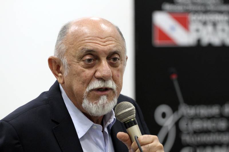 "O Século 21 é sem dúvida o século do conhecimento. Nenhuma nação vai se desenvolver sem avançar no conhecimento. E esse espaço tem exatamente esse princípio. Eles (Espaço Empreendedor e Inovação) se completam e criam um ambiente necessário para a que as pessoas, sobretudo jovens, possam fazer valer suas ideias, criar, inovar e, a partir daí, despertar no seio do próprio setor produtivo, interesse por aquilo que eles estão propondo", avaliou o governador Simão Jatene (foto).
FOTO: CRISTINO MARTINS / AG. PARÁ
DATA: 07.03.2018
BELÉM - PARÁ <div class='credito_fotos'>Foto: Cristino Martins/Ag. Pará | <a href='/midias/2018/originais/640692b3-7e7e-40f4-88fa-40fa6391784b.jpg' download><i class='fa-solid fa-download'></i> Download</a></div>