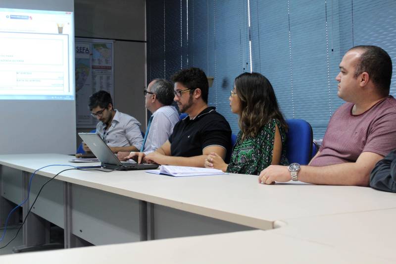 O Programa Nota Fiscal Cidadã - de estímulo à cidadania fiscal - realizou nesta quarta-feira (14), na sede da Secretaria de Estado da Fazenda (Sefa), o primeiro sorteio deste ano, com 5.258 prêmios no valor total de cerca de R$ 800 mil, sendo um prêmio de R$ 40 mil; dois prêmios de R$ 20 mil e dois prêmios de R$ 10 mil; 35 prêmios de R$ 1 mil; 140 prêmios de R$ 500; 875 de R$ 200 e 4.203 prêmios de R$ 100
FOTO: ASCOM SEFA
DATA: 14.03.2018
BELÉM - PARÁ <div class='credito_fotos'>Foto: Ascom Sefa | <a href='/midias/2018/originais/64ad54be-5cc5-409a-9d6d-a6955adb9b66.jpg' download><i class='fa-solid fa-download'></i> Download</a></div>