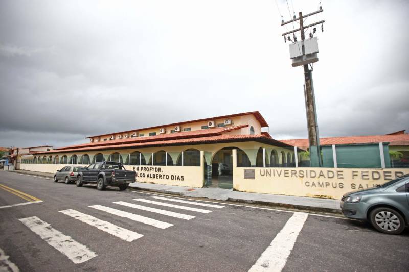 Campus de Salinópolis da UFPA.
FOTO: IGOR BRANDÃO / AG. PARÁ
DATA: 24.04.2018
SALINÓPOLIS - PARÁ <div class='credito_fotos'>Foto: IGOR BRANDÃO / AG. PARÁ | <a href='/midias/2018/originais/64b3ba5e-2d16-418a-9e9e-07112f53c4d0.jpg' download><i class='fa-solid fa-download'></i> Download</a></div>