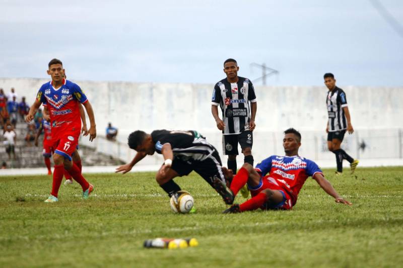 O Bragantino conquistou o terceiro lugar do Campeonato Paraense 2018 na tarde este sábado, 7. O Tubarão do Caeté recebeu o São Raimundo no Estádio Diogão e levou pelo placar de 1 x 0.
FOTO: THIAGO GOMES / AG. PARÁ
DATA: 07.04.2018
BRAGANÇA - PARÁ <div class='credito_fotos'>Foto: Thiago Gomes /Ag. Pará | <a href='/midias/2018/originais/64d76bf4-4e26-4745-aa86-41539f8e4d14.jpg' download><i class='fa-solid fa-download'></i> Download</a></div>