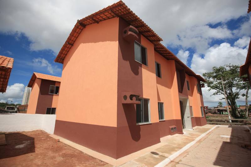 A Cohab entregou hoje(07) mais 30 unidades habitacionais do Projeto Taboquinha, em Icoaraci, que contempla a construção de moradias e infraestrutura urbana, incluindo a recuperação ambiental em torno do Igarapé Tabocão, propiciando a retomada das atividades dos pescadores da área. O projeto prevê ainda a entrega de mais 20 unidades habitacionais, o que deverá ocorrer em 2019. Seu Luís França, de 85 anos, foi um dos primeiros a chegar para a entrega das unidades habitacionais do Taboquinha. Ele ficou emocionado ao receber as chaves de sua nova casa. "Hoje é um dia de alegria pra mim, agradeço a todos que trabalharam nesse projeto, pra dar essa casa para nós", disse o idoso que irá morar com a filha no novo endereço.

FOTO: SIDNEY OLIVEIRA / AG. PARÁ
DATA: 07.12.2018
ICOARACI - PARÁ <div class='credito_fotos'>Foto: Sidney Oliveira/Ag. Pará   |   <a href='/midias/2018/originais/65fce2ce-b768-44d6-9e64-b6266cb2c8fa.jpg' download><i class='fa-solid fa-download'></i> Download</a></div>