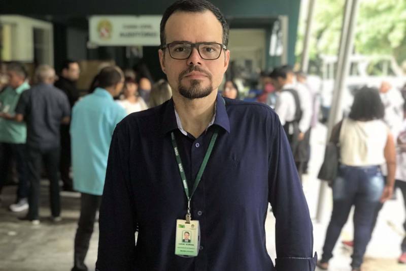 Lucas Oliveira (foto), procurador do Instituto de Terras do Pará (Iterpa), destacou a importância da oficina para a integração entre os órgãos da área do trabalho em torno da Convenção.
FOTO: WAGNER ALMEIDA / ASCOM SEJUDH
DATA: 03.05.2018
BELÉM - PARÁ <div class='credito_fotos'>Foto: Wagner Almeida/ Ascom Sejudh | <a href='/midias/2018/originais/6632b29d-8396-4c04-81c5-ed41fd442901.jpg' download><i class='fa-solid fa-download'></i> Download</a></div>