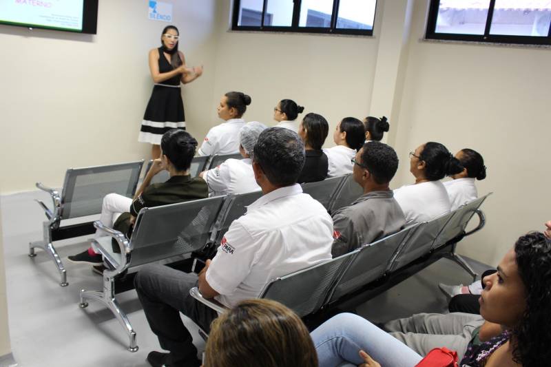 Para alcançar a certificação de Iniciativa Hospital Amigo da Criança (IHAC), os hospitais precisam cumprir dez passos que envolvem as boas práticas durante o acolhimento do paciente estabelecidos pelo Unicef e Organização Mundial da Saúde. Um dos requisitos para buscar a certificação é a qualificação de 100% do quadro de colaboradores da Unidade de Saúde. Com isso, o Hospital Materno-Infantil de Barcarena Dra. Anna Turan (HMIB), gerido pela Pró-Saúde Associação Beneficente de Assistência Social e Hospitalar, promove desde o último dia 17 o curso da Iniciativa Hospital Amigo da Criança. A qualificação termina nesta quarta-feira, 26. Na foto, a participante e supervisora de gestão de pessoas do HMIB, Cynthia Corrêa.

FOTO: ASCOM / HMIB
DATA: 26.12.2018
BARCARENA - PARÁ <div class='credito_fotos'>Foto: ASCOM   |   <a href='/midias/2018/originais/666a669a-1189-45d0-a5bc-11541187be0c.jpg' download><i class='fa-solid fa-download'></i> Download</a></div>