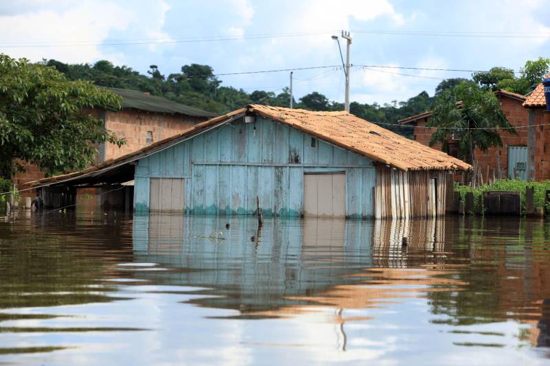 Em Marabá (foto) já são 198 famílias desabrigadas, 58 desalojadas e 194 afetadas. O município conta com cinco abrigos oficiais e dois não oficiais - estruturados pela própria comunidade. As famílias já começaram a receber o benefício eventual por meio das Secretarias Estadual e Municipal de Assistência Social.

FOTO: MÁCIO FERREIRA / AG. PARÁ
DATA: 16.02.2018
MARABÁ - PARÁ <div class='credito_fotos'>Foto: MÁCIO FERREIRA/ AG. PARÁ   |   <a href='/midias/2018/originais/6682a730-63ec-4afa-98af-091b186d8bea.jpg' download><i class='fa-solid fa-download'></i> Download</a></div>