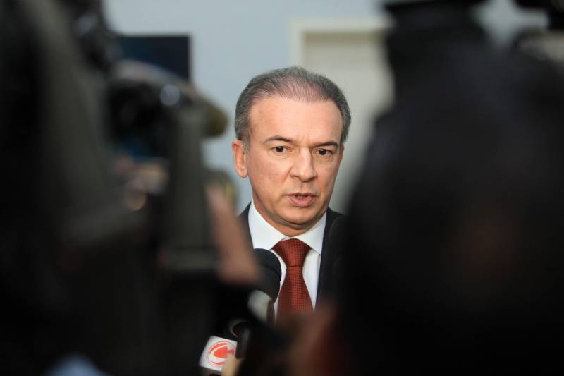 O Governo do Estado do Pará iniciou, nesta terça-feira (6), a transição da administração ao futuro governo. Na sede da Procuradoria Geral do Estado, o Procurador-geral, Ophir Cavalcante Júnior (foto) e o Auditor-geral do Estado, Roberto Amoras, receberam o ex-deputado Parsifal Pontes, coordenador da quipe de transição do governador eleito, Hélder Barbalho.
FOTO: THIAGO GOMES / AG. PARÁ
DATA: 06.11.2018
BELÉM - PARÁ <div class='credito_fotos'>Foto: Thiago Gomes /Ag. Pará | <a href='/midias/2018/originais/66942a4b-b43f-4c71-9657-6818f79c6111.jpg' download><i class='fa-solid fa-download'></i> Download</a></div>