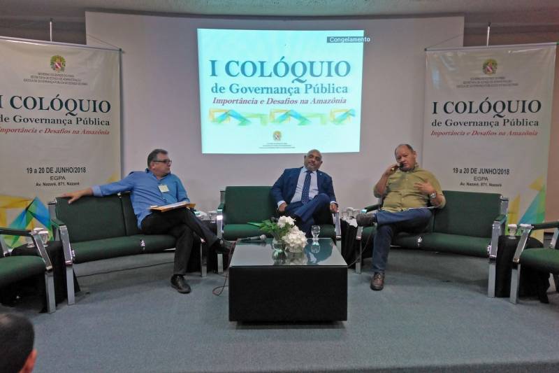 Teve início na manhã desta terça-feira, 19, o I Colóquio de Governança Pública da EGPA. O evento, que segue até amanhã na sede da Escola de Governança Pública do Estado do Pará, reúne servidores públicos estaduais e municipais que tenham por foco em suas pesquisas a análise da atuação do espaço público, o processo de governança em suas diversas dimensões e aprendizagens institucionais. A mesa de abertura contou com a presença da secretária de estado de Administração, Alice Viana, que representou o governador Simão Jatene, do diretor geral da autarquia, Danilo Alho, da presidente da Fundação Hemopa, Ana Suely Leite Saraiva, da diretora do Instituto de Formação Profissional e Superior (Iseg/EGPA), Gisele Nobre e da coordenadora do Centro de Estudos, Pesquisas e Projetos Estratégicos em Governança Pública (CEPPE/EGPA), Drª Luciana Rodrigues Ferreira.
FOTO: ASCOM / EGPA
DATA: 19.06.2018
BELÉM - PARÁ <div class='credito_fotos'>Foto: ASCOM EGPA | <a href='/midias/2018/originais/67c99b62-d58f-4663-871c-08cc18acd87b.jpg' download><i class='fa-solid fa-download'></i> Download</a></div>