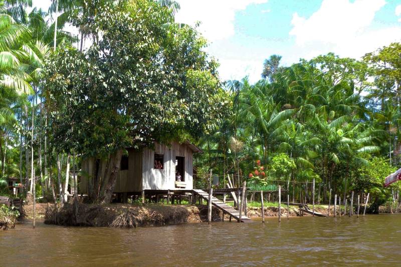 Durante a consulta serão apresentadas todas as informações relacionadas à proposta de Redimensionamento, Requalificação e Recategorização do Parque Estadual Charapucu, que deverá ser feita de forma consensual com as comunidades cadastradas no interior da Unidade de Conservação, perfazendo um total de 125 famílias.
FOTO: ARQUIVO / ASCOM IDEFLOR
DATA: 09.09.2015
MARAJÓ - PARÁ <div class='credito_fotos'>Foto: ASCOM / IDEFLOR-BIO | <a href='/midias/2018/originais/67e24b0c-94b8-4e50-be6a-4ed97ce39e71.jpg' download><i class='fa-solid fa-download'></i> Download</a></div>