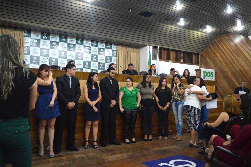 O Programa de Residência Multiprofissional e Uniprofissional em Saúde da Universidade do Estado do Pará (Uepa) celebrou a conclusão de curso de 70 profissionais. A solenidade ocorreu na quinta-feira, 15, no auditório Davi Mufarrej da Universidade da Amazônia, em Belém. O programa é conduzido com as seguintes entidades associadas: Fundação Hospital de Clínicas Gaspar Vianna; Hospital Metropolitano de Urgência e Emergência; Hospital Ophir Loyola; Fundação Santa Casa de Misericórdia do Pará e Fundação Centro de Hemoterapia e Hematologia do Pará.
FOTO: RAYANNE BULHÕES / ASCOM UNAMA
DATA: 15.03.2018
BELÉM - PARÁ <div class='credito_fotos'>Foto: RAYANNE BULHÕES / ASCOM UNAMA | <a href='/midias/2018/originais/6809052c-acc6-43c8-b48a-c4fd272e4f1a.jpg' download><i class='fa-solid fa-download'></i> Download</a></div>