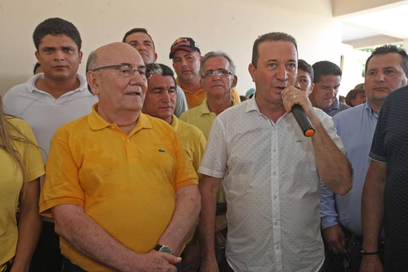 No último dia 14, a dona de casa Francisca Correa foi assaltada quando saia da igreja, no município de Primavera, nordeste do estado. dois rapazes a derrubaram da bicicleta e levaram sua bolsa. Francisca acabou se tornando uma das primeiras usuárias da nova Unidade Integrada de Polícia Pro Paz (UIPP) em Primavera. "Cheguei, fui rapidamente atendida e os dois rapazes já foram, inclusive, presos", disse. Francisca, que voltou à UIPP nessa segunda-feira, dia 19, para buscar o boletim de ocorrência. Coincidentemente, o mesmo dia em que a unidade foi oficialmente entregue à população pelo governador Simão Jatene. Não que a gente goste de vir aqui, né?", afirmou Francisca. Delegacia nunca é bom, completou a dona de casa. "Mas, quando a gente chega num lugar novo e é bem atendida, aí se sente mais tranquila, principalmente numa hora de sofrimento como essa, de um assalto", concluiu.
FOTO: RODOLFO OLIVEIRA / AG. PARÁ
DATA: 19.03.2018
PRIMAVERA - PARÁ <div class='credito_fotos'>Foto: Rodolfo Oliveira/Ag. Pará | <a href='/midias/2018/originais/68165ffa-58d7-4fd5-97df-7f8d3993a2dd.jpg' download><i class='fa-solid fa-download'></i> Download</a></div>