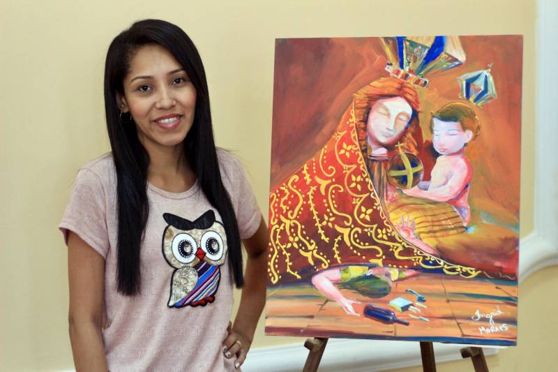 Uma cerimônia realizada na manhã desta quarta-feira (21), no auditório da Escola de Administração Penitenciária (EAP), premiou os cinco primeiros colocados do concurso de pintura do Projeto Libert’Art 2018, realizado pela Arquidiocese de Belém, por meio da Pastoral Carcerária. Essa é a 13ª edição do concurso, que conta com a parceria da Superintendência do Sistema Penitenciário do Pará (Susipe). A premiação faz parte da programação oficial do Círio 2018, que este ano teve como tema “Uma jovem chamada Maria”. Na foto, a interna Ingrid Moraes.
FOTO: VELOSO JÚNIOR/ASCOM SUSIPE
DATA: 21.11.2018
BELÉM - PARÁ <div class='credito_fotos'>Foto: Akira Onuma / Ascom Susipe | <a href='/midias/2018/originais/68327a17-07ca-4109-885f-cfda42afccbf.jpg' download><i class='fa-solid fa-download'></i> Download</a></div>