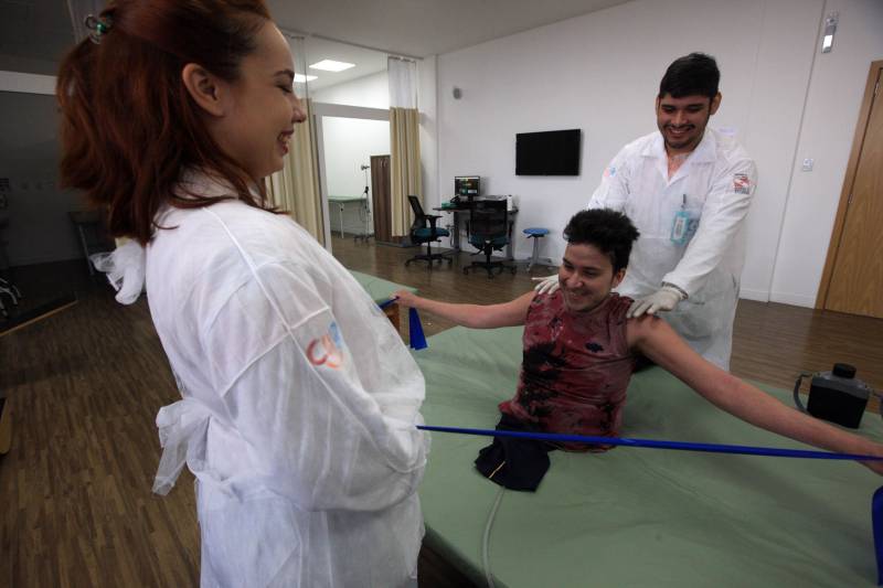 O maior desejo de Saulo Melo, 32 anos, é viver e poder desfrutar das novas oportunidades que tem hoje, depois de passar por uma cirurgia até então inédita no Pará, a hemicorporectomia. O procedimento, realizado no dia 2 de maio deste ano no Hospital Ophir Loyola, em Belém, removeu 40% do corpo do paciente - toda a porção inferior (pelve e membros inferiores).

FOTO: SIDNEY OLIVEIRA / AG. PARÁ
DATA: 03.12.2018
BELÉM - PARÁ <div class='credito_fotos'>Foto: Sidney Oliveira/Ag. Pará   |   <a href='/midias/2018/originais/683aaab7-bb38-4b55-830a-13317d957865.jpg' download><i class='fa-solid fa-download'></i> Download</a></div>