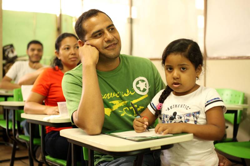 Na manhã desta terça-feira (6), o Governo do Estado, através da SEJUDH, em parceira com o Instituto Federal do Pará deu inicio ao curso de capacitação em Língua Portuguesa como língua estrangeira para imigrantes que estão em situação de refúgio e estadia permanente na capital paraense.
FOTO: WAGNER ALMEIDA / ASCOM SEJUDH
DATA: 06.11.2018
BELÉM - PARÁ <div class='credito_fotos'>Foto: Wagner Almeida/ Ascom Sejudh | <a href='/midias/2018/originais/685bf637-d93a-4161-b763-dec1ec2bd920.jpg' download><i class='fa-solid fa-download'></i> Download</a></div>