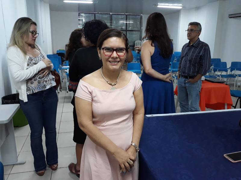 Neste primeiro dia passaram pelo auditório os servidores da Secretaria de Estado de Assistência Social, Trabalho, Emprego e Renda (Seaster), Fundação de Atendimento Socioeducativo do Pará (Fasepa), Secretaria de Estado de Educação (Seduc), Secretaria de Estado de Saúde Pública (Sespa), Secretaria de Estado de Justiça e Direitos Humanos (Sejudh), Defensoria Pública do Estado, Secretaria Extraordinária de Estado de Integração de Políticas Sociais (Seeips), Polícia Civil e Militar, entre outros, palestrando sobre temáticas de fortalecimento e integração da rede de garantia dos direitos da criança e do adolescente. O público composto por pedagogos, conselheiros tutelares, assistentes sociais, professores, técnicos dos (Centros de Referência de Assistência Social (Craes) e de Referência Especializado em Assistência Social (Creas), psicólogos e operadores do direito discutiu com os palestrantes as proposta de atuação municipal, apontando o que necessita ser fortalecido. Na foto, a conselheira tutelar do município, Michele Monteiro.
FOTO: EMANUELE CORRÊA / ASCOM PRO PAZ
DATA: 25.06.2018
BELÉM - PARÁ <div class='credito_fotos'>Foto: EMANUELE CORRÊA / ASCOM PRO PAZ | <a href='/midias/2018/originais/68cc605e-c2e7-4863-896f-dfd1903defae.jpg' download><i class='fa-solid fa-download'></i> Download</a></div>
