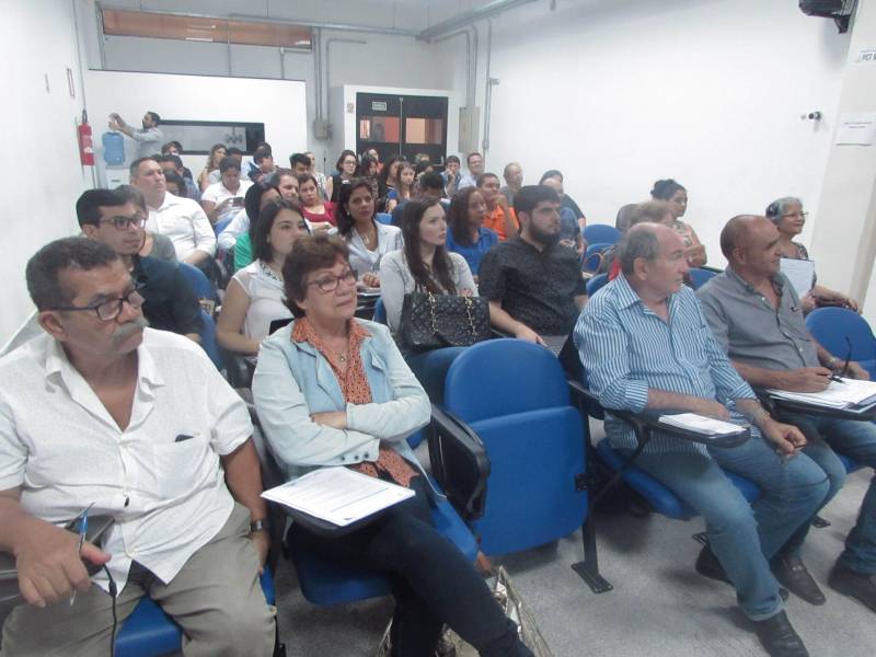 O Parque de Ciência e Tecnologia (PCT) Guamá e o Núcleo Operacional Belém do Programa de Qualificação para Exportação, da Agência Brasileira de Promoção de Exportações e Investimentos (Peiex/Apex-Brasil), realizaram na última quinta-feira (12) a oficina “Inovação e Desenvolvimento de Produtos para o Comércio Exterior”. Participaram cerca de 50 empresas, que já iniciaram suas atividades no comércio exterior ou integram o Programa de Qualificação para Exportação (Peiex). A oficina foi conduzida por Roberto Lang, consultor com experiência em Gestão e Marketing para Exportação, que atua no Brasil e no exterior. Durante a oficina, foram apresentados práticas e conhecimentos técnicos para que os participantes desenvolvam estratégias e competências destinadas a aprimorar seus produtos e empresas, tornando-os mais competitivos para o comércio exterior.
FOTO: ASCOM / SECTET
DATA: 13.04.2018
BELÉM - PÁRÁ <div class='credito_fotos'>Foto: Ascom Sectet | <a href='/midias/2018/originais/68df3dfb-191c-4f0a-aee5-465a5431f477.jpg' download><i class='fa-solid fa-download'></i> Download</a></div>