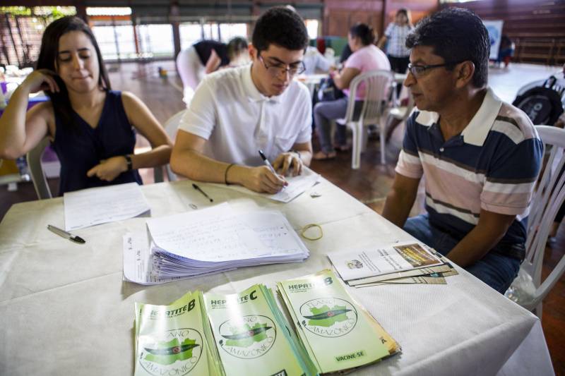 Com o tema “Fazer saúde na Amazônia: desafios e perspectivas nas comunidades ribeirinhas”, a XII Semana da Saúde realizada pelo Centro de Ciências Biológicas e da Saúde (CCBS) da Universidade do Estado do Pará (Uepa) foi aberta na noite desta quarta-feira, 16.
FOTO: NAILANA THIELY / ASCOM UEPA
DATA: 17.05.2018
BELÉM - PARÁ <div class='credito_fotos'>Foto: Nailana Thiely / Ascom Uepa | <a href='/midias/2018/originais/6979635e-ae0b-47a6-ae12-9cf5f6dd3a42.jpg' download><i class='fa-solid fa-download'></i> Download</a></div>