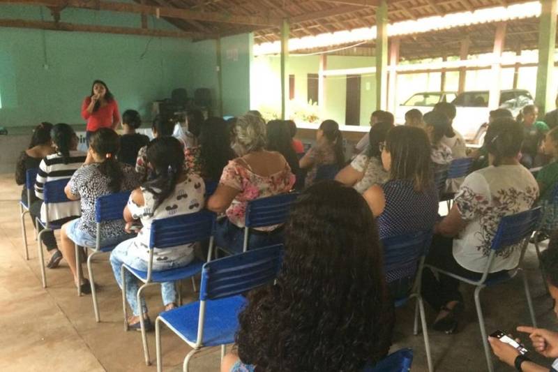 Os cuidados no trânsito devem ser redobrados neste Carnaval. Este foi o alerta do Hospital Regional do Sudeste do Pará - Dr. Geraldo Veloso (HRSP) aos moradores de Palestina do Pará, durante uma caminhada pela avenida principal do município. A ação fez parte da programação da sétima edição do 'Direção Viva: você consciente, trânsito mais seguro!', uma iniciativa da Pró-Saúde Associação Beneficente de Assistência Social e Hospitalar para ajudar a reduzir o índice de acidentes de trânsito na região. 

FOTO: ASCOM HRSP
DATA: 10.02.2018
BELÉM - PARÁ <div class='credito_fotos'>Foto: ASCOM HRSP   |   <a href='/midias/2018/originais/69bf2c1d-a8e0-4001-96a5-407261c2518d.jpg' download><i class='fa-solid fa-download'></i> Download</a></div>