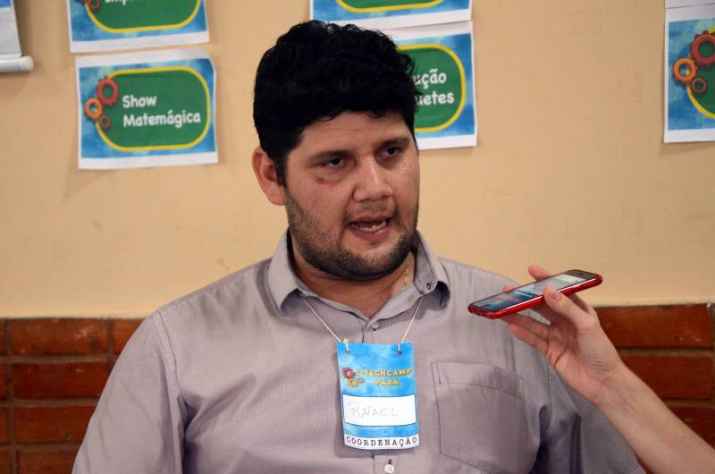 
“Participar desse processo de montagem do drone despertou em nós o interesse em aprender sobre Eletrodinâmica e Eletrostática, que são assuntos vistos apenas no 3º ano. Achei muito interessante, e agora quero fazer vestibular para Engenharia Elétrica ou Química”, contou a estudante Tassiana Ramos (foto), 16 anos. <div class='credito_fotos'>Foto: SECOM PA   |   <a href='/midias/2018/originais/6_agenciapara_0a5fec2c-f624-48c4-a15d-043b2e1323ae.jpg' download><i class='fa-solid fa-download'></i> Download</a></div>