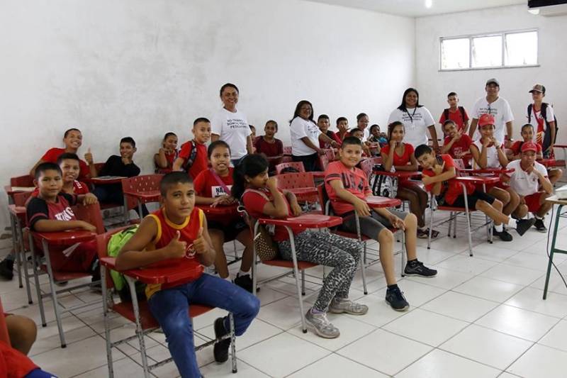 Mais de 180 pessoas foram alcançadas nas ações educativas realizadas por agentes de educação para o trânsito do Departamento de Trânsito do Estado (Detran), nesta sexta-feira (30) e na última quinta-feira (29), no município de Salinópolis. Na última quinta-feira, os agentes de educação do Detran realizaram, também, palestras educativas voltadas ao tema trânsito, com crianças do Projeto Vida no Trânsito (foto) do 13º Grupamento Bombeiro Militar (GBM).
FOTO: ASCOM DETRAN
DATA: 30.03.2018
SALINÓPOLIS - PARÁ <div class='credito_fotos'>Foto: ASCOM DETRAN | <a href='/midias/2018/originais/6a121c07-885d-4f73-bb5b-032166597c7f.jpg' download><i class='fa-solid fa-download'></i> Download</a></div>
