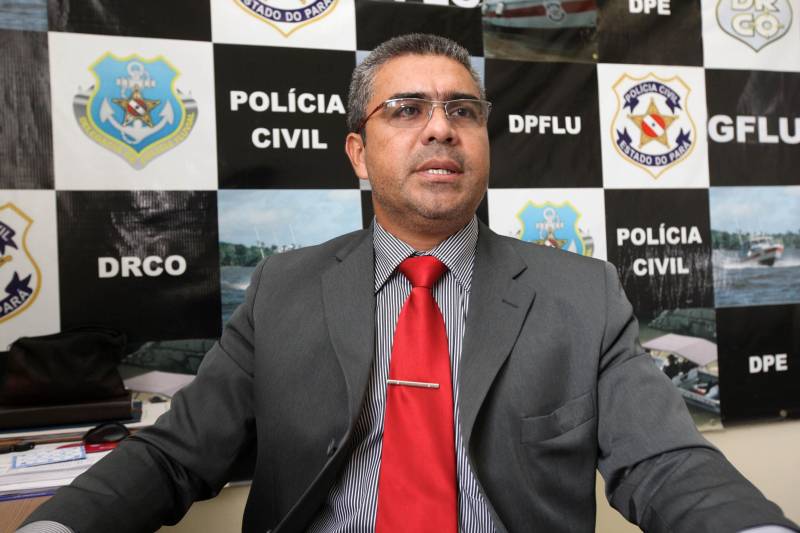 Para o diretor do GFLU, delegado Dilermando Cabral (foto), a promoção do bem comum é o objetivo principal do policiamento aquaviário. “O radiopatrulhamento executado na Bacia Hidrográfica do Estado, além de ações no âmbito investigatório através da Delegacia Fluvial, de resgate e salvamento, com atuações em naufrágios e até em ações sociais, com o projeto Ribeirinho da paz ou em apoio a outros órgãos, tudo em promoção do bem comum”, explica o diretor.
FOTO: CLÁUDIO SANTOS / ARQUIVO AG. PARÁ
DATA: 27.04.2018
BELÉM - PARÁ <div class='credito_fotos'>Foto: Marcelo Lelis / Ag. Pará | <a href='/midias/2018/originais/6a2d6bac-a0ef-46f7-9e43-89f421b596cf.jpg' download><i class='fa-solid fa-download'></i> Download</a></div>