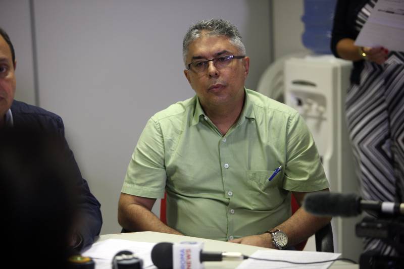 Coletiva na Sespa sobre a suspeita de casos de raiva humana no município de Melgaço. Na foto, o diretor da Sespa, Amarildo Pinheiro.
FOTO: THIAGO GOMES / AG. PARÁ
DATA: 11.05.2018
BELÉM - PARÁ <div class='credito_fotos'>Foto: Thiago Gomes /Ag. Pará | <a href='/midias/2018/originais/6a648dd3-fc28-4303-b98c-cecf26e63bff.jpg' download><i class='fa-solid fa-download'></i> Download</a></div>
